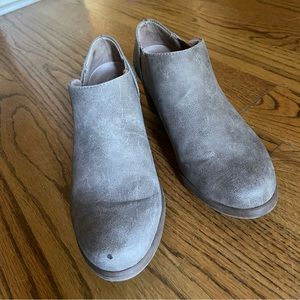 Sole by Naturalizer tan booties. Really cute size 6 very comfortable!